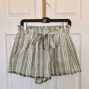 Umgee Tie Front Raw Hem Paper Bag Shorts Size Small